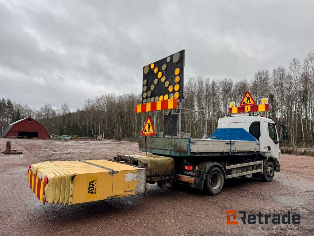 Krokbil Volvo FL 240 TMA utrustad - شاحنات مسطحة: صورة 4 Krokbil Volvo FL 240 TMA utrustad - شاحنات مسطحة: صورة 4