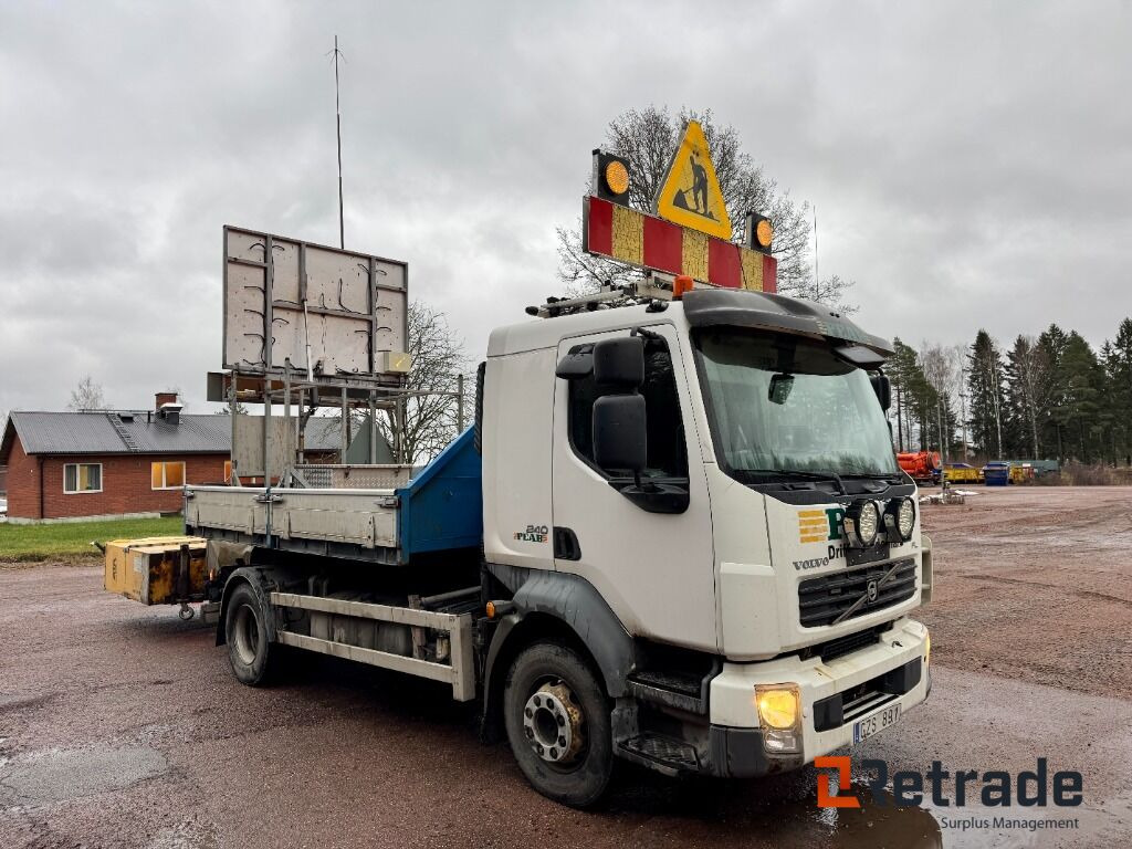 Krokbil Volvo FL 240 TMA utrustad - شاحنات مسطحة: صورة 3 Krokbil Volvo FL 240 TMA utrustad - شاحنات مسطحة: صورة 3
