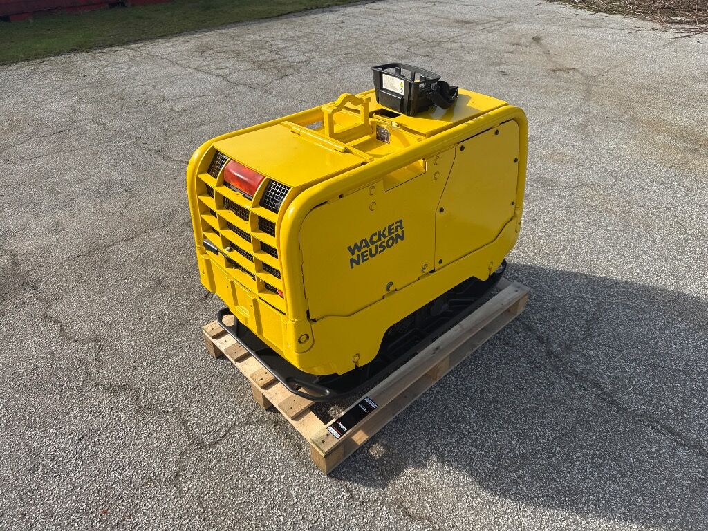 Pladevibrator Wacker Neuson Dpu80 R Remote - صفيحة هزازة: صورة 1 Pladevibrator Wacker Neuson Dpu80 R Remote - صفيحة هزازة: صورة 1