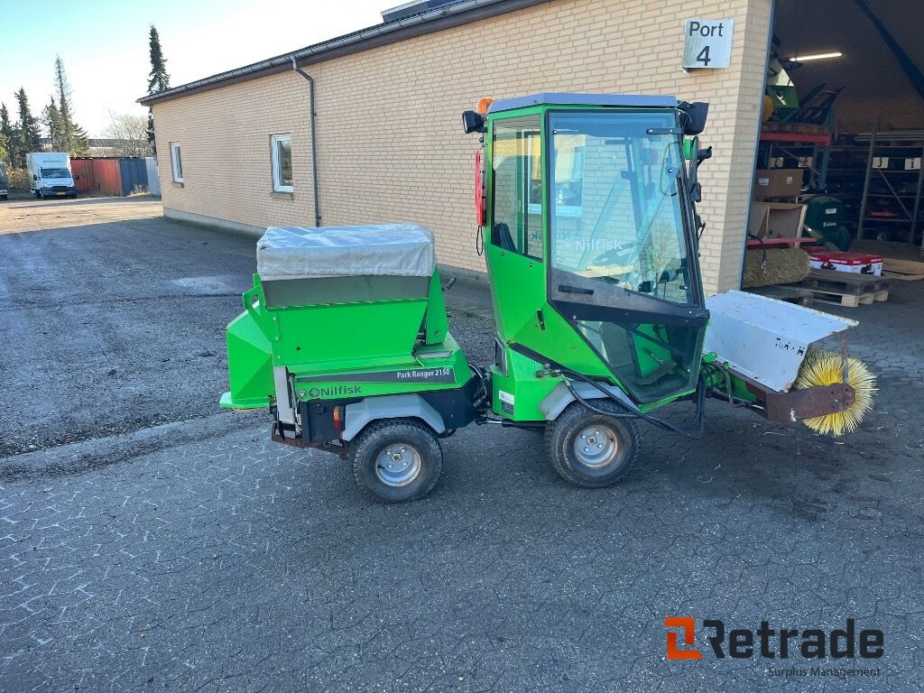 Plæne- og parkmaskiner EGHOLM 2150 Redskabsbærer - سيارة خدمات/ سيارة خاصة: صورة 4 Plæne- og parkmaskiner EGHOLM 2150 Redskabsbærer - سيارة خدمات/ سيارة خاصة: صورة 4