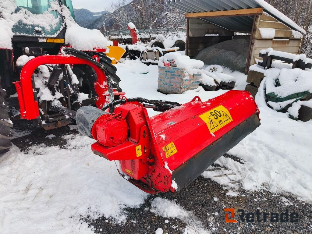 Sideforskyvbar beitepusser, Trincia Giraffa 185 - آلات زراعية: صورة 1 Sideforskyvbar beitepusser, Trincia Giraffa 185 - آلات زراعية: صورة 1