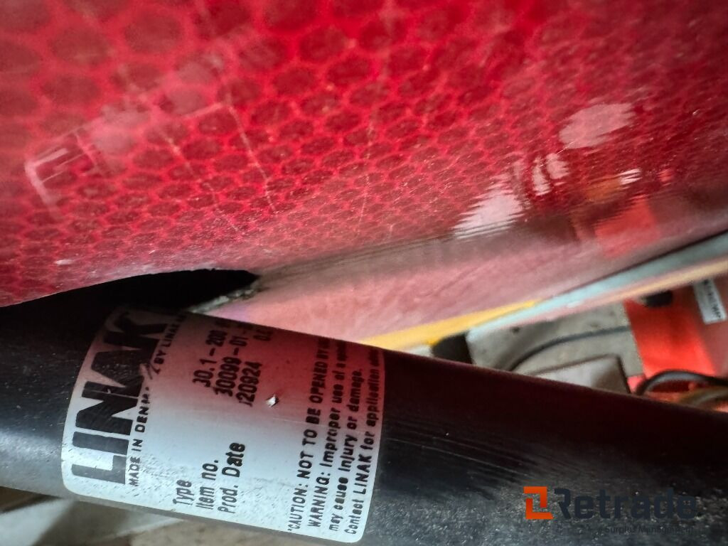 Takskylt med elhydraulisk resning - معدات الانشاءات: صورة 4 Takskylt med elhydraulisk resning - معدات الانشاءات: صورة 4