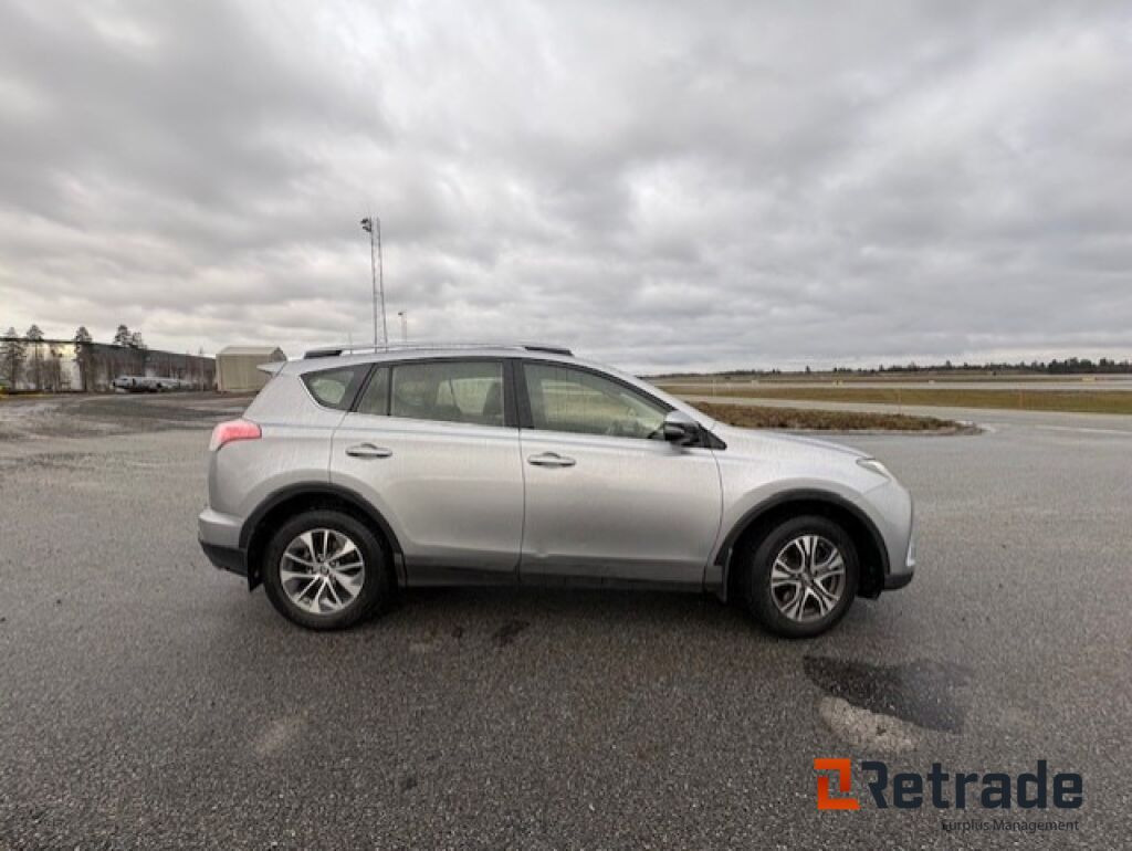 Toyota RAV4 - سيارة: صورة 1 Toyota RAV4 - سيارة: صورة 1