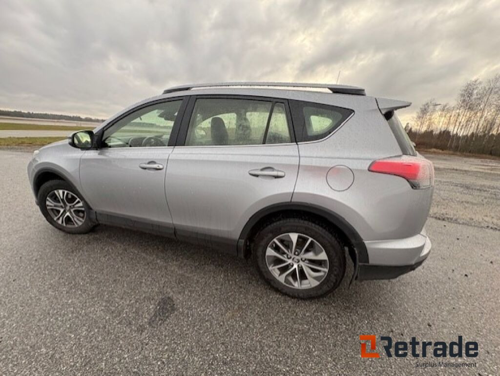 Toyota RAV4 - سيارة: صورة 5 Toyota RAV4 - سيارة: صورة 5