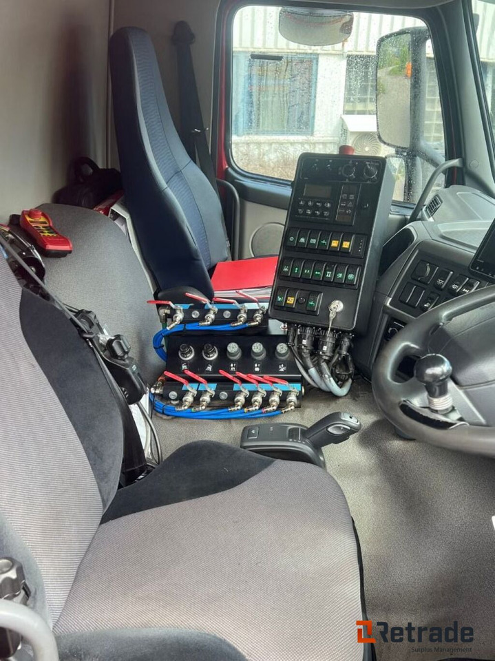 Volvo FE 300 Feiebil / Kombibil med Tipp og Brøyteoppsett - سياره كنس شوارع: صورة 5 Volvo FE 300 Feiebil / Kombibil med Tipp og Brøyteoppsett - سياره كنس شوارع: صورة 5