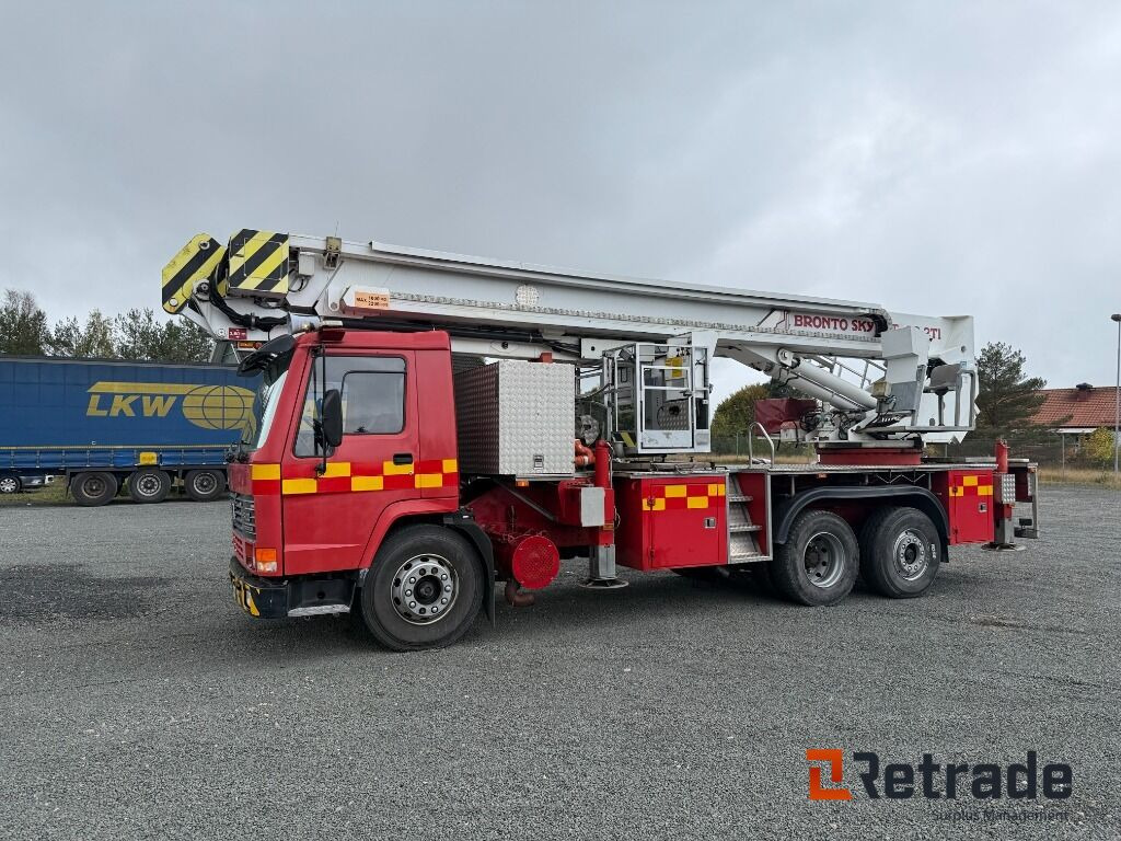 Volvo FL10 6*2 med Bronto 28-2TI skylift - موبايل كرين: صورة 1 Volvo FL10 6*2 med Bronto 28-2TI skylift - موبايل كرين: صورة 1