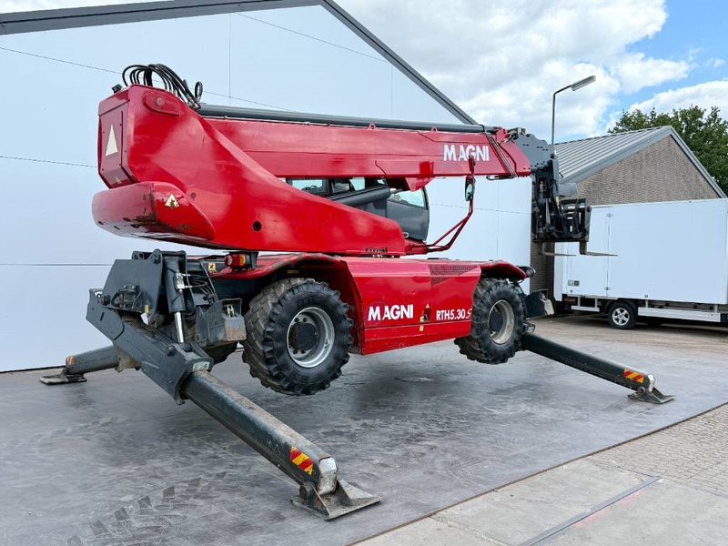 آلة رفع ونقل تلسكوبية MAGNI RTH5.30 - Remote Control / 4x4x4 / Airco: صورة 5 آلة رفع ونقل تلسكوبية MAGNI RTH5.30 - Remote Control / 4x4x4 / Airco: صورة 5