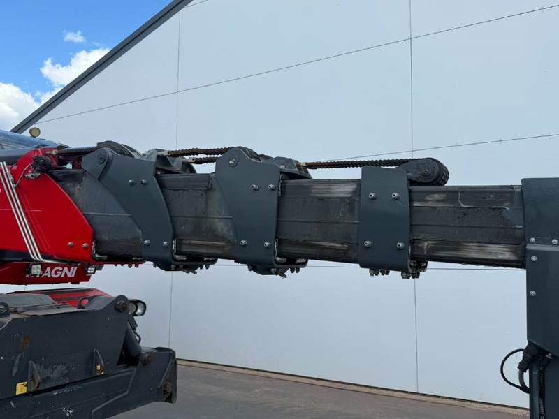 آلة رفع ونقل تلسكوبية MAGNI RTH5.30 - Remote Control / 4x4x4 / Airco: صورة 18 آلة رفع ونقل تلسكوبية MAGNI RTH5.30 - Remote Control / 4x4x4 / Airco: صورة 18