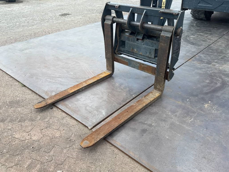 آلة رفع ونقل تلسكوبية MAGNI RTH5.30 - Remote Control / 4x4x4 / Airco: صورة 13 آلة رفع ونقل تلسكوبية MAGNI RTH5.30 - Remote Control / 4x4x4 / Airco: صورة 13