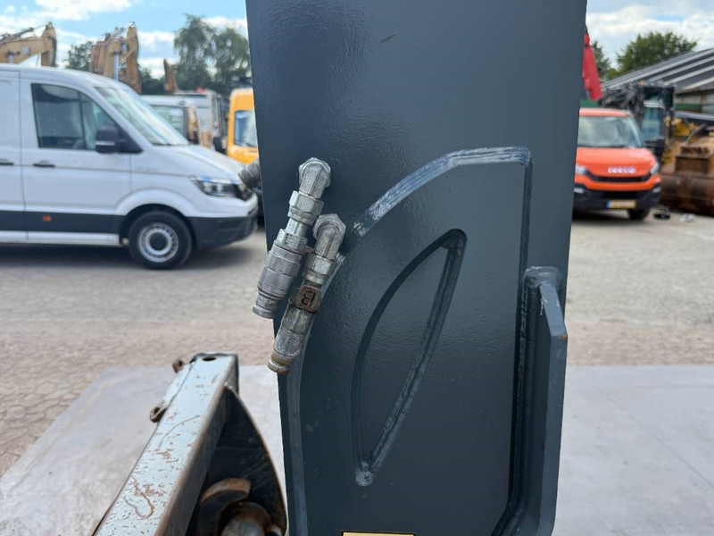 آلة رفع ونقل تلسكوبية MAGNI RTH5.30 - Remote Control / 4x4x4 / Airco: صورة 15 آلة رفع ونقل تلسكوبية MAGNI RTH5.30 - Remote Control / 4x4x4 / Airco: صورة 15