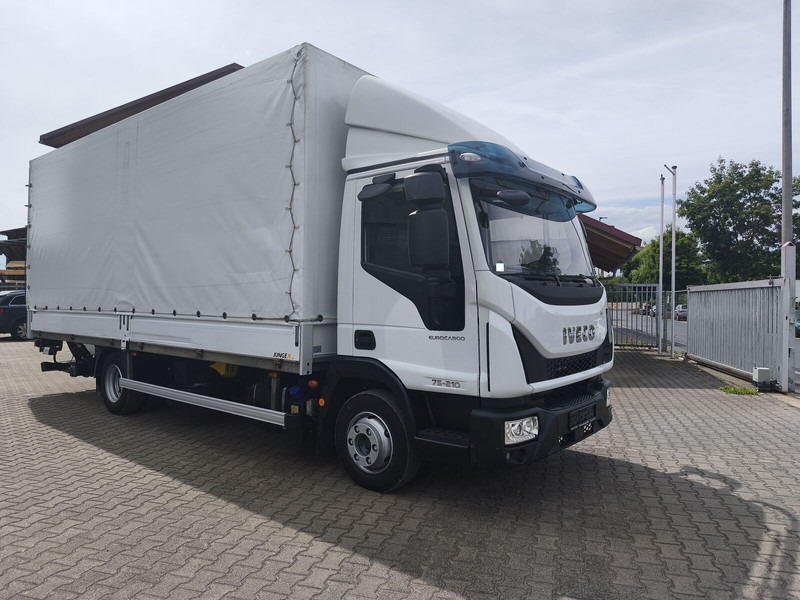 Iveco Eurocargo 75-210 Plane 3-Sitzer 4x2 Euro 6 LBW (20) - شاحنة ذات ستائر جانبية: صورة 2 Iveco Eurocargo 75-210 Plane 3-Sitzer 4x2 Euro 6 LBW (20) - شاحنة ذات ستائر جانبية: صورة 2
