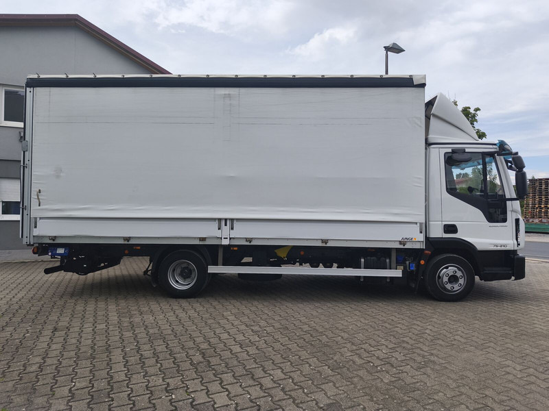 Iveco Eurocargo 75-210 Plane Euro 6 4x2 3-Sitzer (21) - شاحنة ذات ستائر جانبية: صورة 4 Iveco Eurocargo 75-210 Plane Euro 6 4x2 3-Sitzer (21) - شاحنة ذات ستائر جانبية: صورة 4