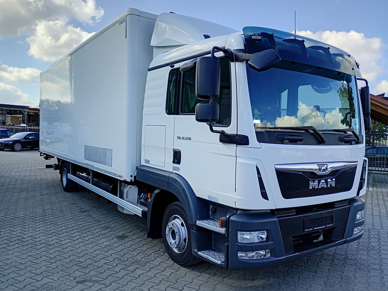 MAN 12.250 Koffer 4X2 Euro6 gFH Standklima LBW AHK (34) - شاحنة صندوقية: صورة 1 MAN 12.250 Koffer 4X2 Euro6 gFH Standklima LBW AHK (34) - شاحنة صندوقية: صورة 1