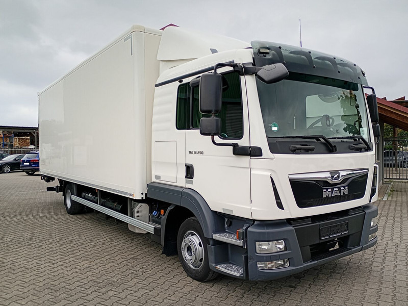 MAN 12.250 Koffer 4X2 Euro6 gFH Standklima LBW AHK (35) - شاحنة صندوقية: صورة 2 MAN 12.250 Koffer 4X2 Euro6 gFH Standklima LBW AHK (35) - شاحنة صندوقية: صورة 2