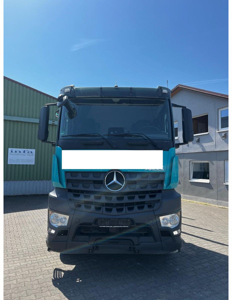 Mercedes-Benz Arocs 2653 - شاحنة قطع الأشجار: صورة 2 Mercedes-Benz Arocs 2653 - شاحنة قطع الأشجار: صورة 2