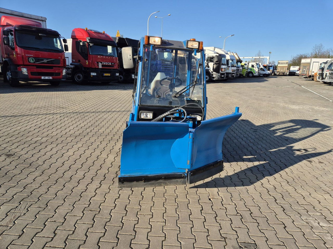 HOLDER C245 4WD / Tool carrier / Snow plow / PTO Front AN D Rear / 4X4 / - جرار خدمات بلدية: صورة 4 HOLDER C245 4WD / Tool carrier / Snow plow / PTO Front AN D Rear / 4X4 / - جرار خدمات بلدية: صورة 4