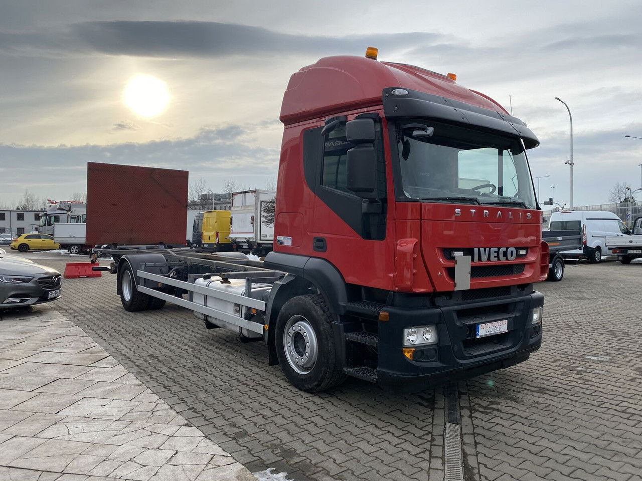 IVECO Stralis 360 AT 190 / Euro 5 / NEW Service / Long Frame - شاحنة بهيكل معدني للمقصورة: صورة 2 IVECO Stralis 360 AT 190 / Euro 5 / NEW Service / Long Frame - شاحنة بهيكل معدني للمقصورة: صورة 2