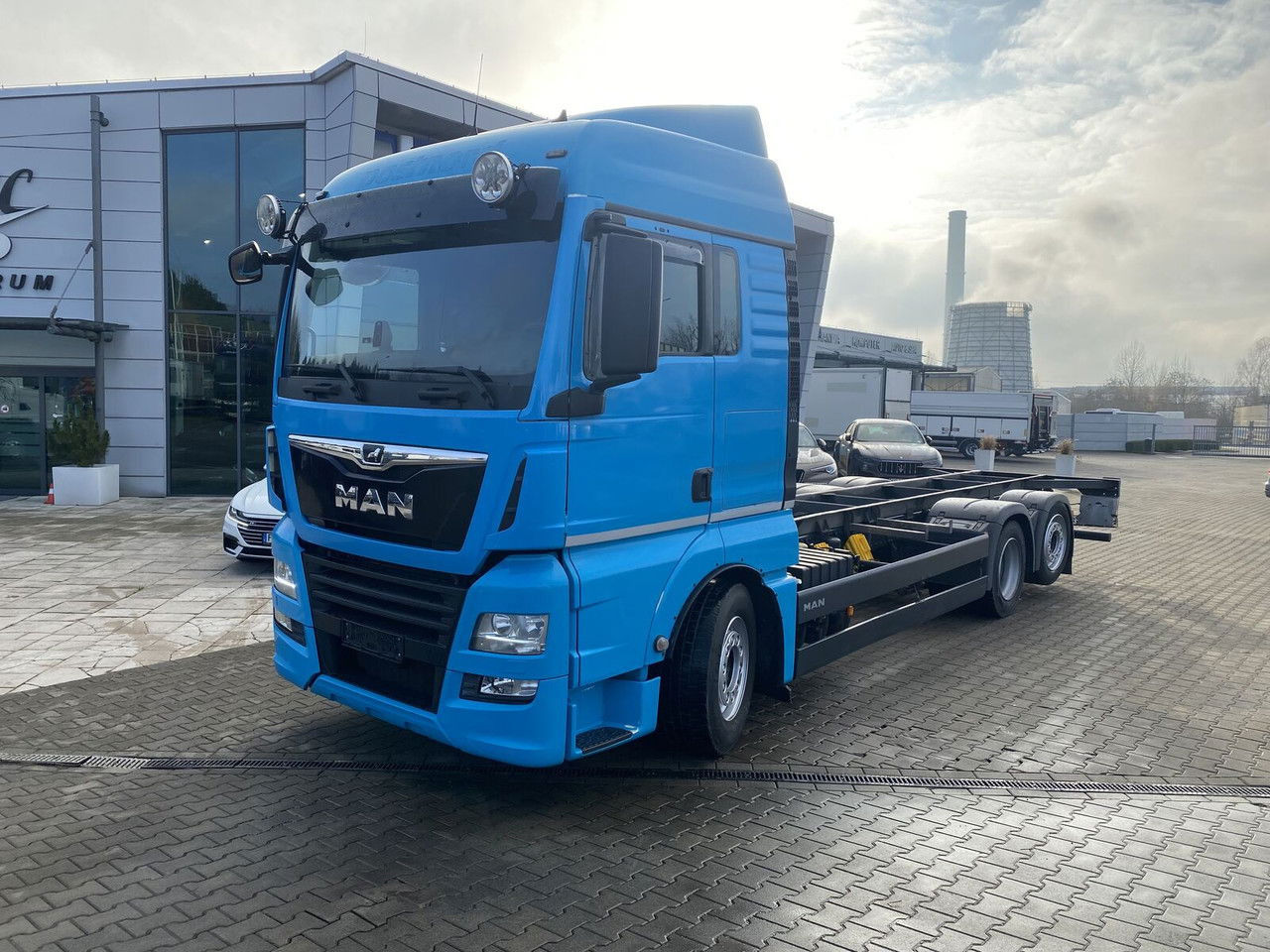 MAN TGX 26.500 NEW Service AT MAN / Frame - شاحنة بهيكل معدني للمقصورة: صورة 1 MAN TGX 26.500 NEW Service AT MAN / Frame - شاحنة بهيكل معدني للمقصورة: صورة 1