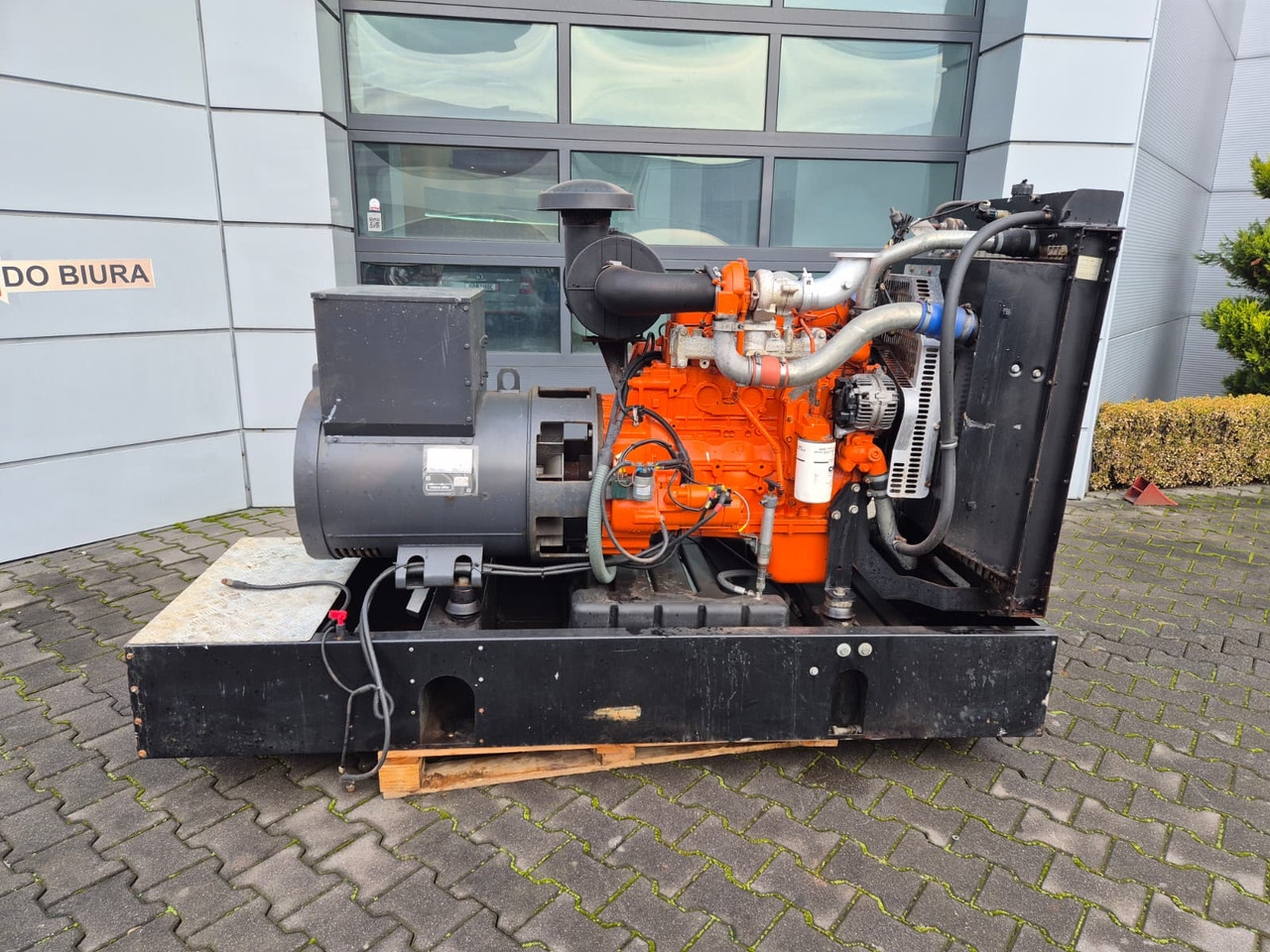 MECALAC ECP34 2S4 - Iveco Engine,126kVA,New oils, filters, Mecc Alte ECP34 2S4 - Iveco Engine,126kVA,New oils, filters, Like New - مجموعة المولد: صورة 3 MECALAC ECP34 2S4 - Iveco Engine,126kVA,New oils, filters, Mecc Alte ECP34 2S4 - Iveco Engine,126kVA,New oils, filters, Like New - مجموعة المولد: صورة 3