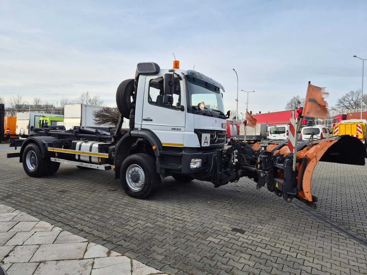 Mercedes-Benz Axor 1833 4X4 / Serviced / Schmidt Plow - شاحنة برافعة خطافية: صورة 5 Mercedes-Benz Axor 1833 4X4 / Serviced / Schmidt Plow - شاحنة برافعة خطافية: صورة 5