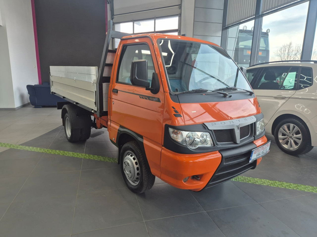 Piaggio Porter Maxxi eXtra / Kipper / 1 Owner / LOW KM - قلاب صغير: صورة 4 Piaggio Porter Maxxi eXtra / Kipper / 1 Owner / LOW KM - قلاب صغير: صورة 4