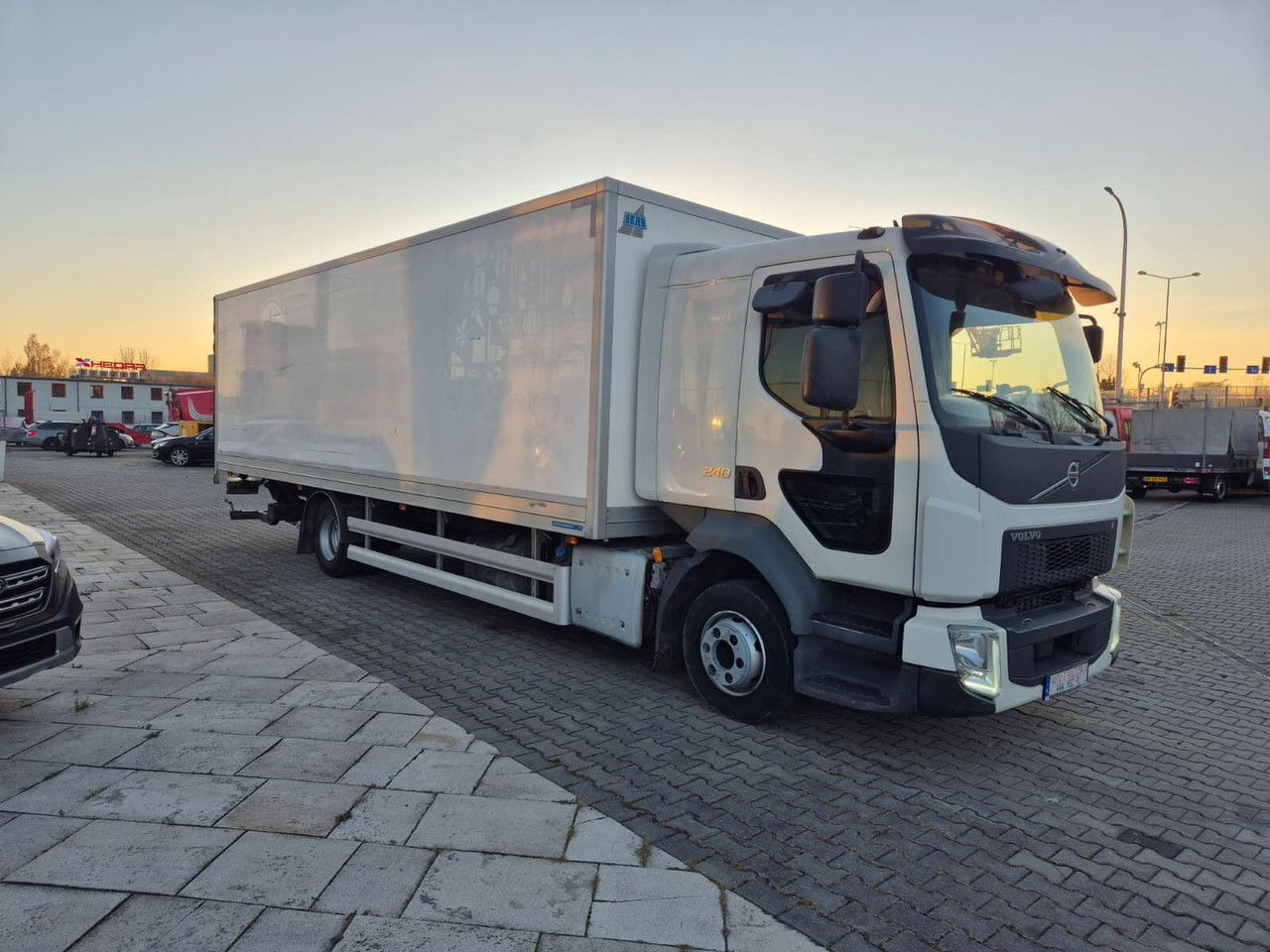 Volvo FL 240 - شاحنة ذات مبرد: صورة 5 Volvo FL 240 - شاحنة ذات مبرد: صورة 5
