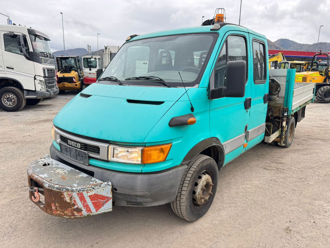 Iveco Daily 65 C15 stake body - Hiab 045-3 - 7.5M - شاحنة توصيل مفتوحة, الشاحنات الصغيرة كابينة مزدوجة: صورة 1 Iveco Daily 65 C15 stake body - Hiab 045-3 - 7.5M - شاحنة توصيل مفتوحة, الشاحنات الصغيرة كابينة مزدوجة: صورة 1