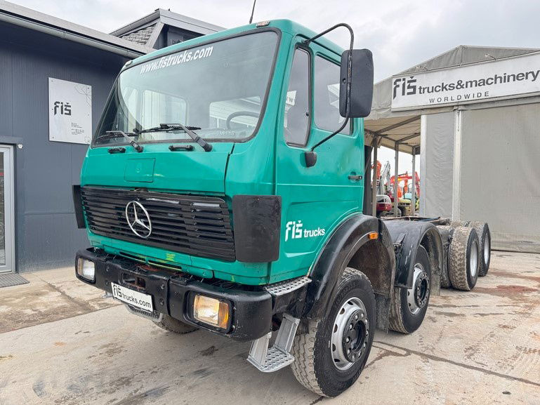 Mercedes-Benz 3025 8x4 chassis - complete spring - شاحنة بهيكل معدني للمقصورة: صورة 1 Mercedes-Benz 3025 8x4 chassis - complete spring - شاحنة بهيكل معدني للمقصورة: صورة 1