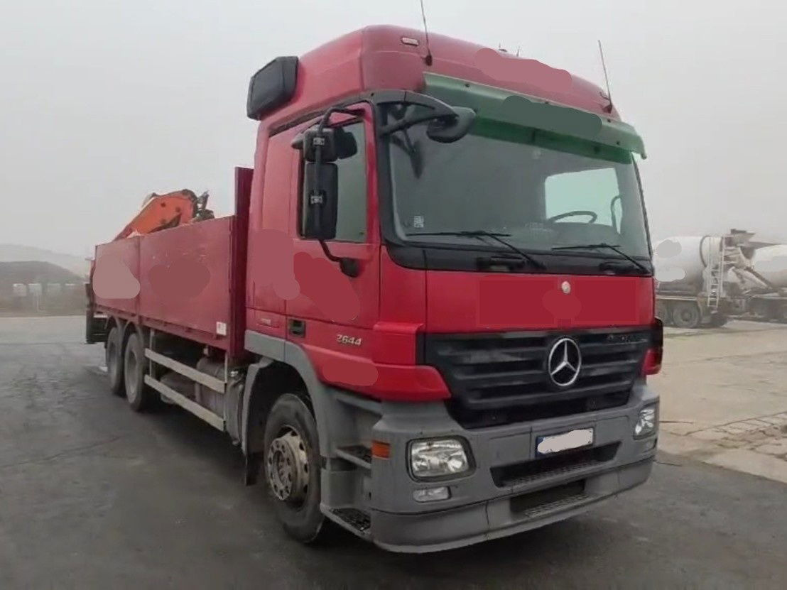 Mercedes-Benz Actros 2644L 6X4 stake body - Palfinger crane PK18500 - شاحنات مسطحة: صورة 1 Mercedes-Benz Actros 2644L 6X4 stake body - Palfinger crane PK18500 - شاحنات مسطحة: صورة 1