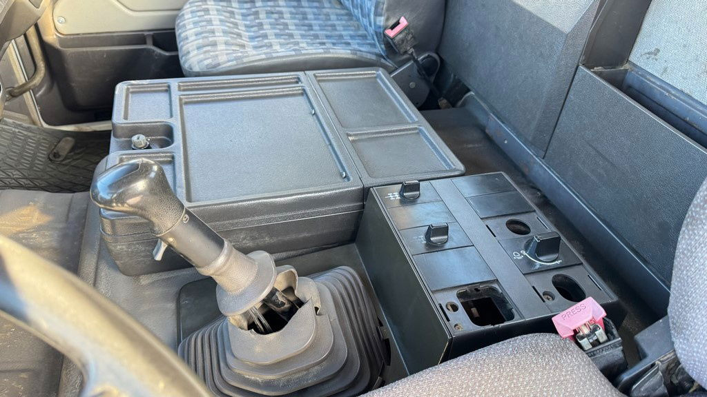 شاحنة بهيكل معدني للمقصورة Mercedes-Benz SK 3234 8x4 chassis: صورة 24 شاحنة بهيكل معدني للمقصورة Mercedes-Benz SK 3234 8x4 chassis: صورة 24