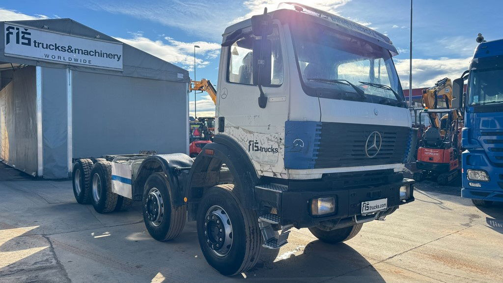 Mercedes-Benz SK 3234 8x4 chassis - شاحنة بهيكل معدني للمقصورة: صورة 3 Mercedes-Benz SK 3234 8x4 chassis - شاحنة بهيكل معدني للمقصورة: صورة 3