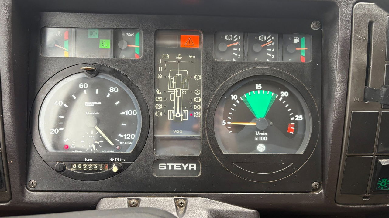 شاحنة ذات ستائر جانبية Steyr 12M18 4X4 stake body - 62.000km: صورة 18 شاحنة ذات ستائر جانبية Steyr 12M18 4X4 stake body - 62.000km: صورة 18