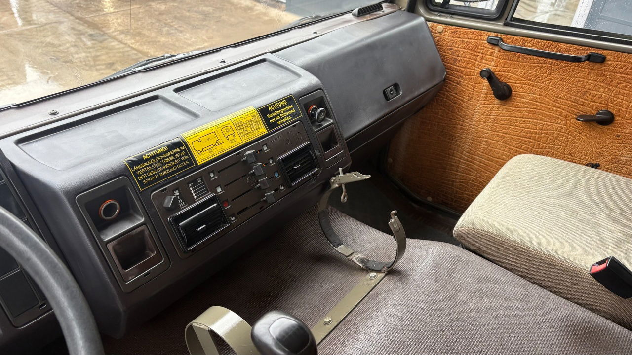 شاحنة ذات ستائر جانبية Steyr 12M18 4X4 stake body - 62.000km: صورة 22 شاحنة ذات ستائر جانبية Steyr 12M18 4X4 stake body - 62.000km: صورة 22