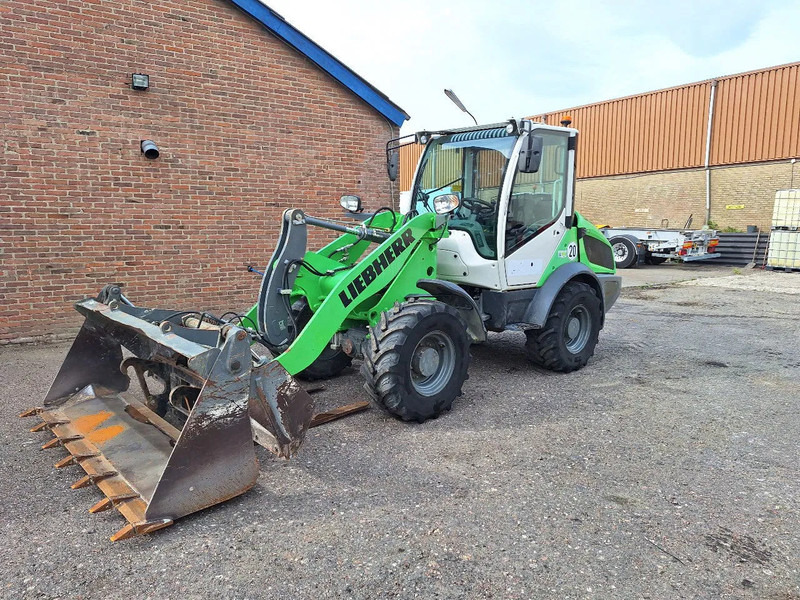 Liebherr L506C - اللودر المجنزر صغير: صورة 1 Liebherr L506C - اللودر المجنزر صغير: صورة 1