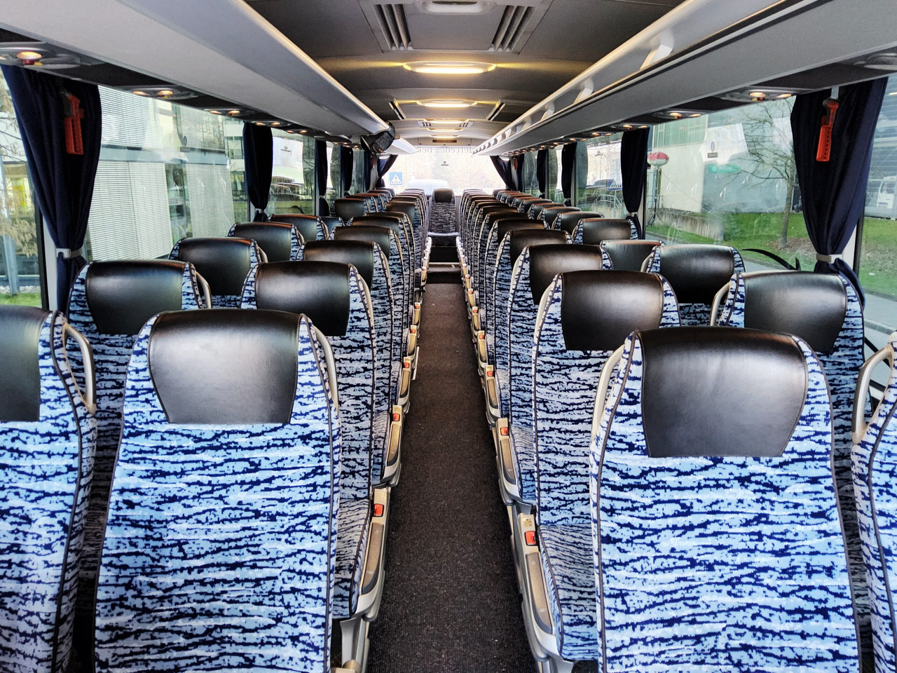 Mercedes Benz Tourismo 15 RHD 56 Sitze / kein WC / großer Kofferraum - حافلة نقل لمسافات طويلة: صورة 5 Mercedes Benz Tourismo 15 RHD 56 Sitze / kein WC / großer Kofferraum - حافلة نقل لمسافات طويلة: صورة 5