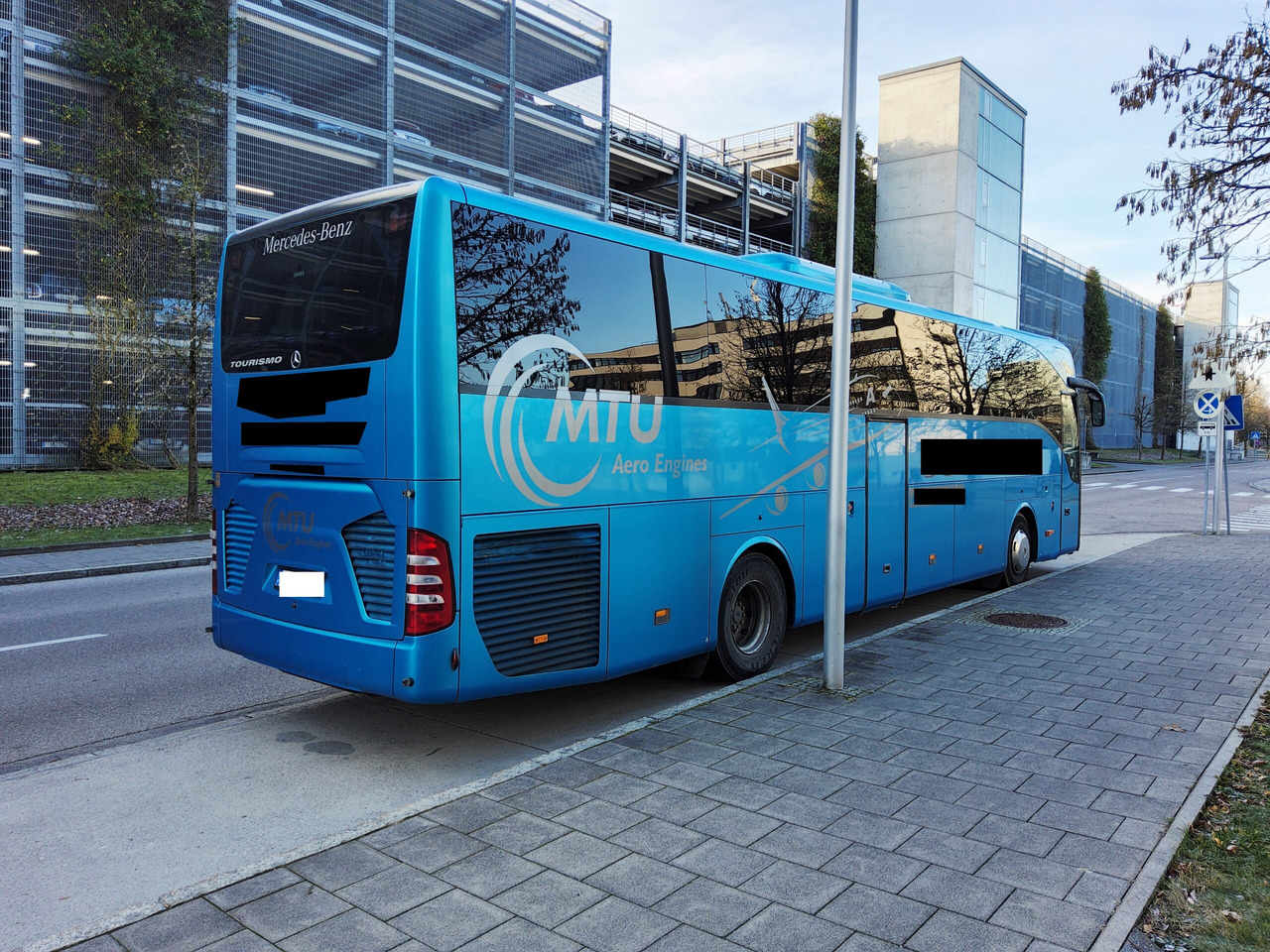 Mercedes Benz Tourismo 15 RHD 56 Sitze / kein WC / großer Kofferraum - حافلة نقل لمسافات طويلة: صورة 4 Mercedes Benz Tourismo 15 RHD 56 Sitze / kein WC / großer Kofferraum - حافلة نقل لمسافات طويلة: صورة 4