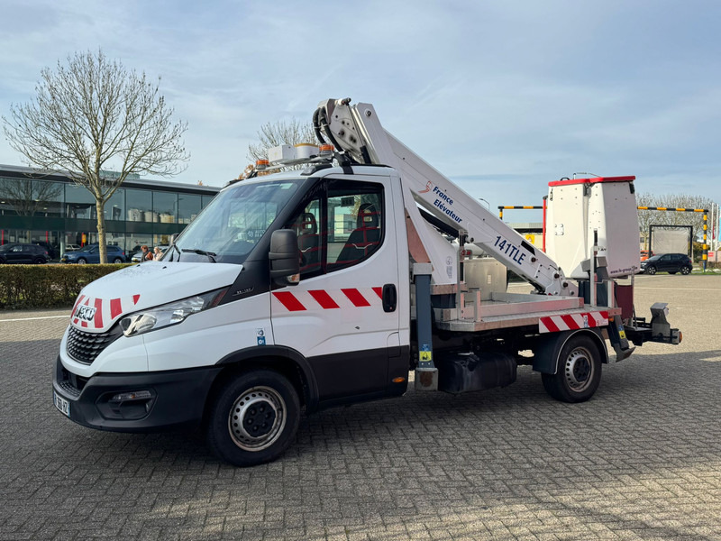 Iveco Daily 35S14 Werkhoogte 14 mtr, 221 draaiuren 18.215 km - شاحنة توصيل مغلقة: صورة 3 Iveco Daily 35S14 Werkhoogte 14 mtr, 221 draaiuren 18.215 km - شاحنة توصيل مغلقة: صورة 3