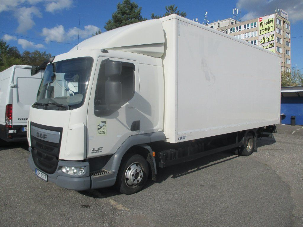 DAF LF 180 mit LBW - شاحنة بصندوق مغلق: صورة 1 DAF LF 180 mit LBW - شاحنة بصندوق مغلق: صورة 1