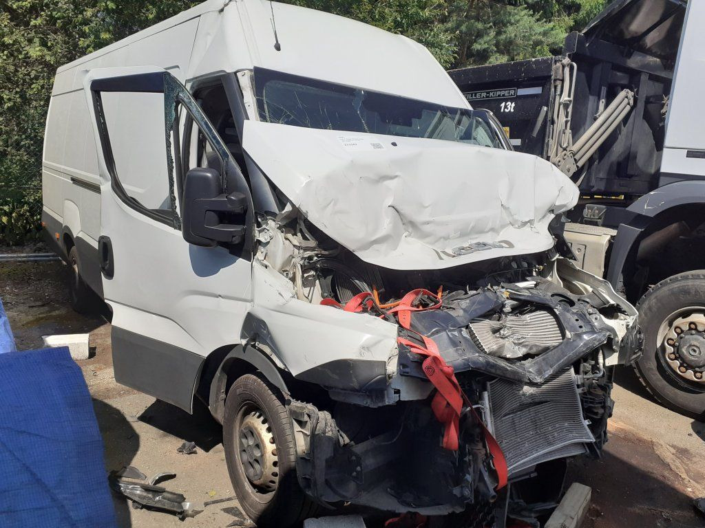 Iveco Daily 35S16 maxi Damaged - فان: صورة 1 Iveco Daily 35S16 maxi Damaged - فان: صورة 1