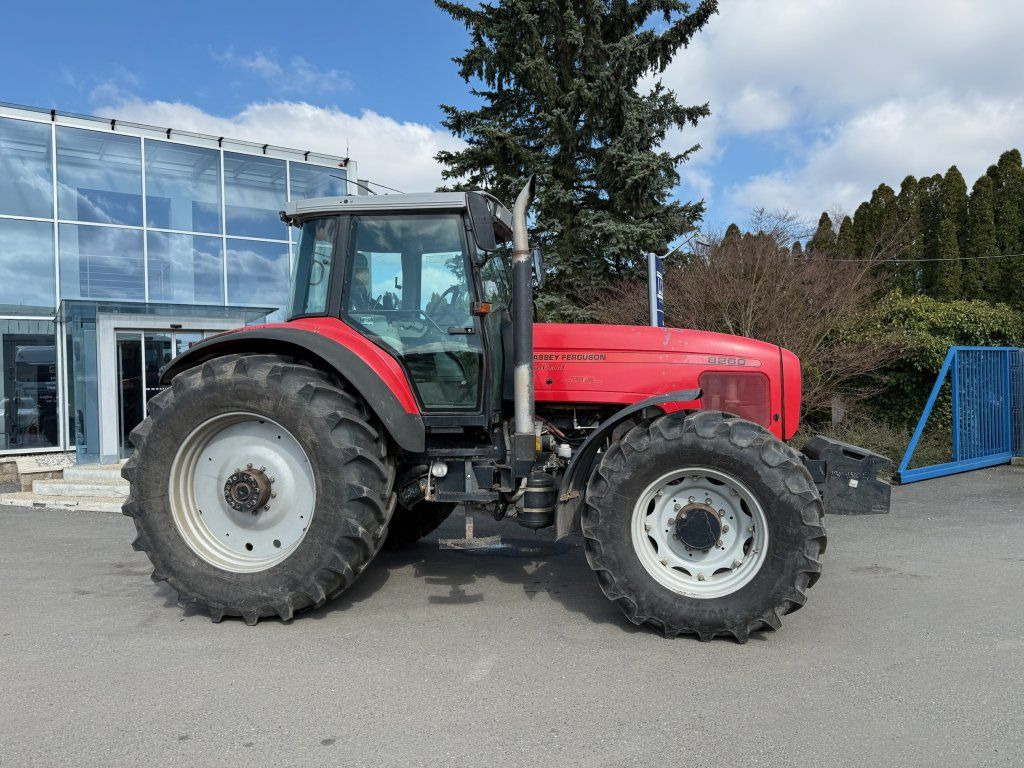 Massey Ferguson MF8260 - جرار: صورة 3 Massey Ferguson MF8260 - جرار: صورة 3