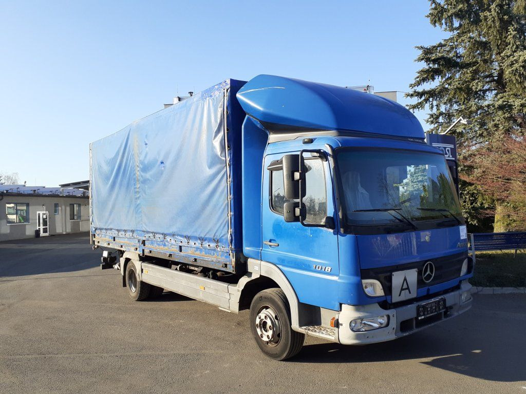 Mercedes-Benz 1018 Atego EURO 3 - شاحنة ذات ستائر جانبية: صورة 2 Mercedes-Benz 1018 Atego EURO 3 - شاحنة ذات ستائر جانبية: صورة 2