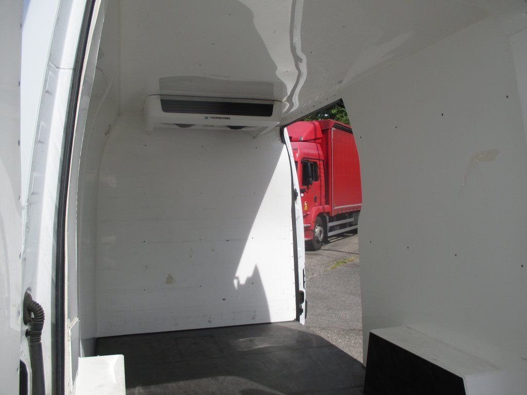 شاحنة توصيل مبردة Renault Master L2H2: صورة 17
