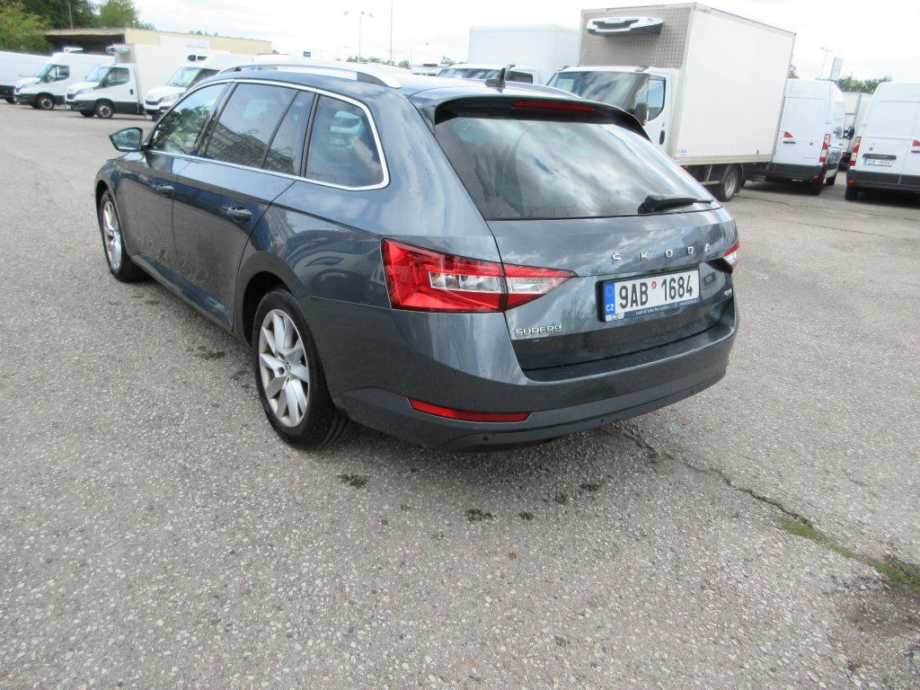Skoda 2.0 Tdi Style - سيارة ستيشن: صورة 5 Skoda 2.0 Tdi Style - سيارة ستيشن: صورة 5