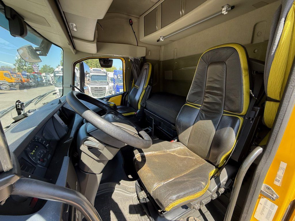 شاحنة قطع الأشجار, شاحنة كرين Volvo FH 16 750 6x4 + Fliegl: صورة 18