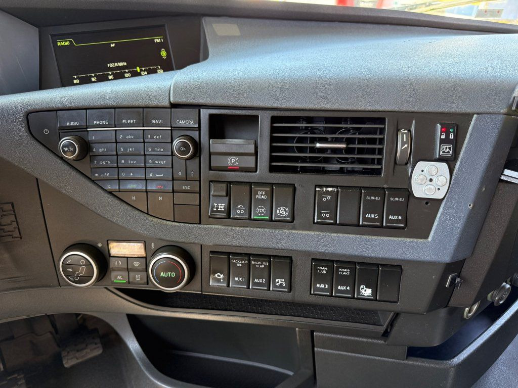 شاحنة قطع الأشجار, شاحنة كرين Volvo FH 16 750 6x4 + Fliegl: صورة 19