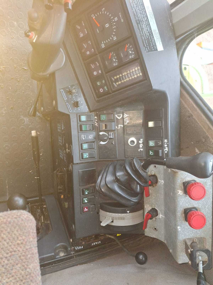 Claas dominator 118 sl Maxi - آلات الحصاد: صورة 2 Claas dominator 118 sl Maxi - آلات الحصاد: صورة 2