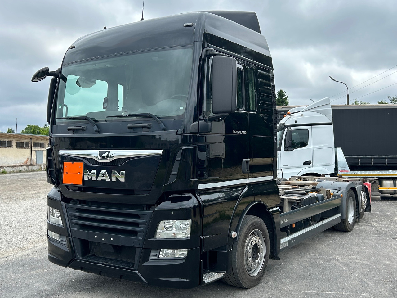 MAN TGX 26.460 / ACC / BDF MULTI / E6 / LOWDECK - شاحنة بهيكل معدني للمقصورة: صورة 1 MAN TGX 26.460 / ACC / BDF MULTI / E6 / LOWDECK - شاحنة بهيكل معدني للمقصورة: صورة 1