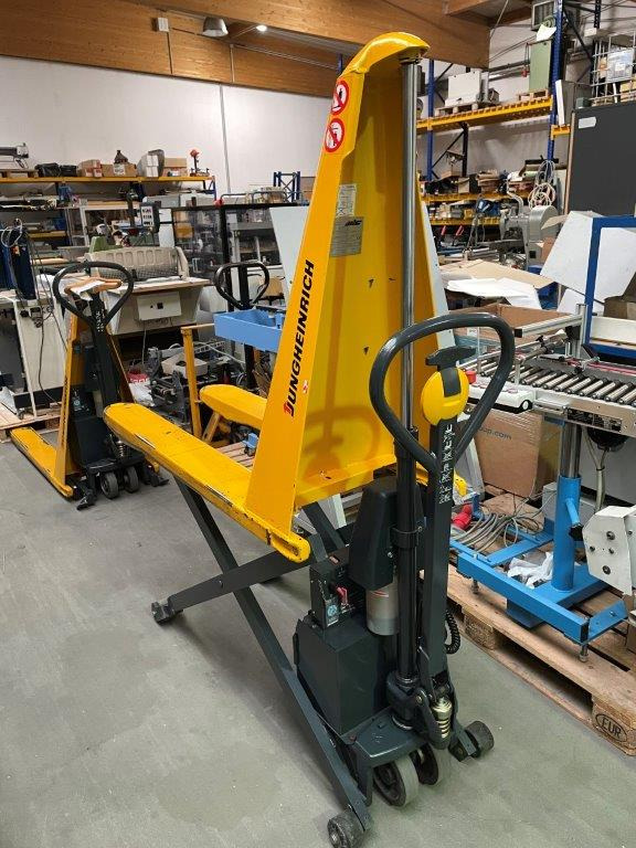 5 (five) scissor pallet truck with electric drive and quick lift pump Jungheinrich model TMX-E 10 - شاحنة نقل الطبالي: صورة 1 5 (five) scissor pallet truck with electric drive and quick lift pump Jungheinrich model TMX-E 10 - شاحنة نقل الطبالي: صورة 1
