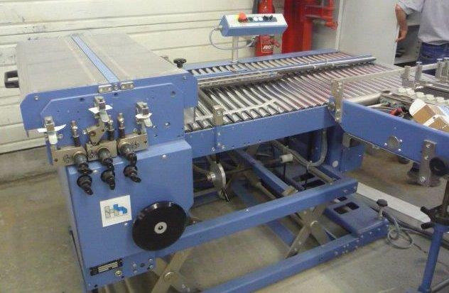 Flat pile feeder MBO F 76 Solo with independent drive for max. format of 72 x 102 cm and Cutting unit Herzog and Heymann H&H N 381 with Technifold Creasing tools - آلات الطباعة: صورة 1 Flat pile feeder MBO F 76 Solo with independent drive for max. format of 72 x 102 cm and Cutting unit Herzog and Heymann H&H N 381 with Technifold Creasing tools - آلات الطباعة: صورة 1