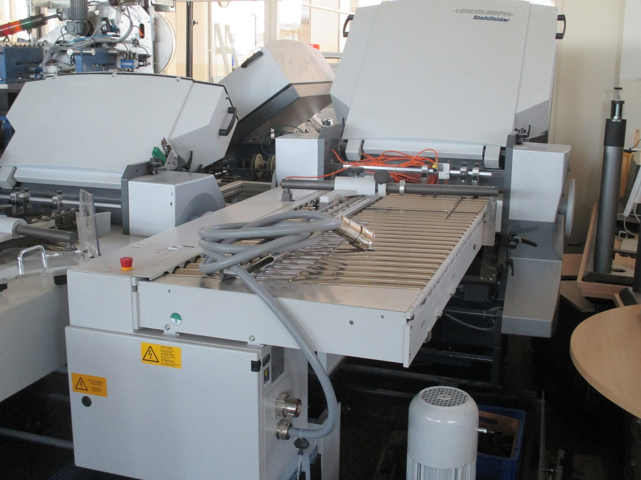 Heidelberg Stahlfolder PFH-82 pallet feeder with SSP-82 slitter shaft station - آلة الطي: صورة 3 Heidelberg Stahlfolder PFH-82 pallet feeder with SSP-82 slitter shaft station - آلة الطي: صورة 3